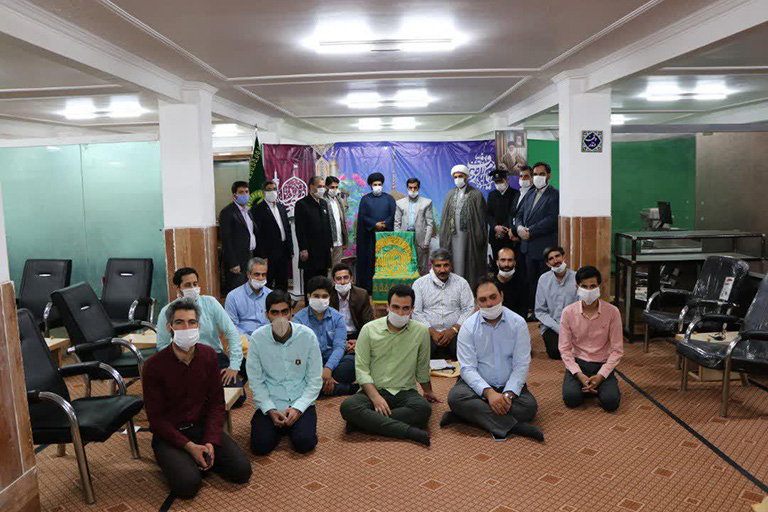 با حضور خادمان رضوی، از هشت گروه سرود امام رضایی استان یزد تجلیل شد