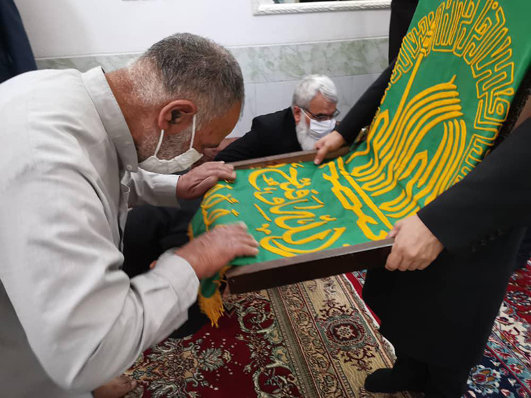 دیدار خادمان حرم امام رضا(ع) با خانواده همسر شهید «غلامرضا کارگر»